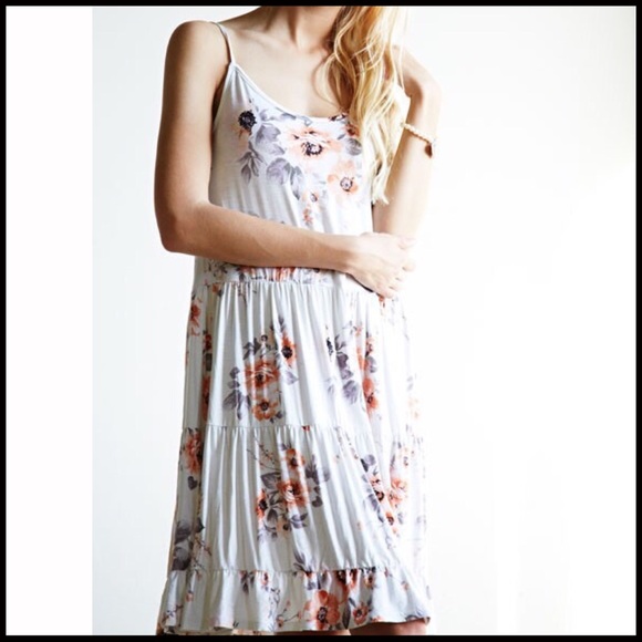 Tired Floral Dress - Picture 2 of 6